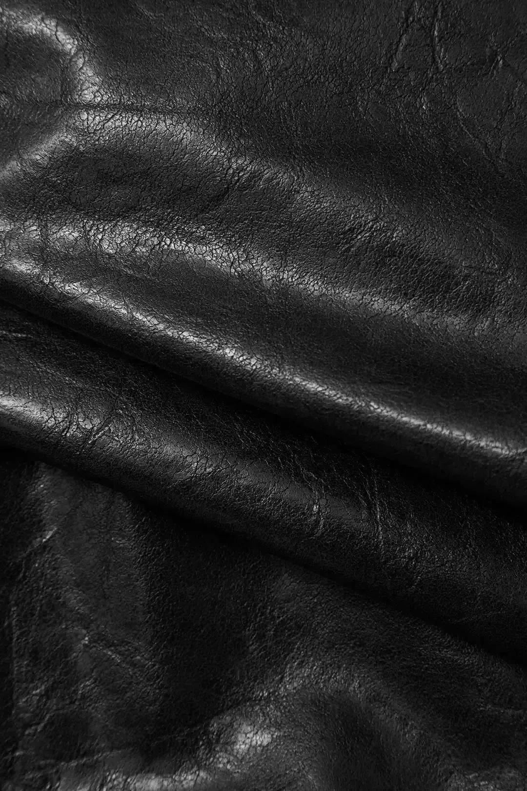 Rita – Bold hemline – Asymmetrical faux leather mini skirt